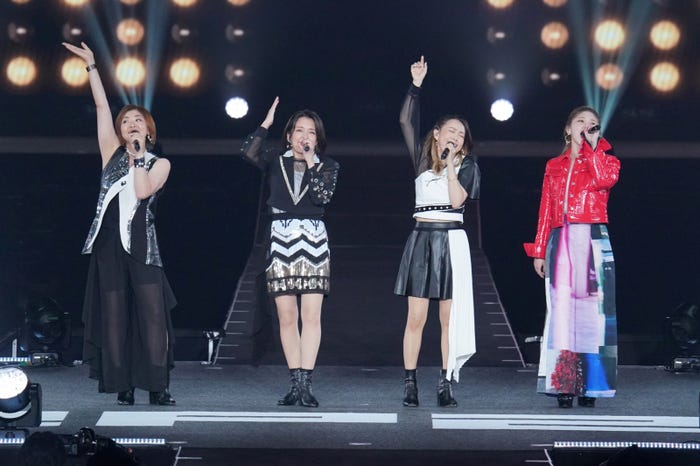 信田美帆、小湊美和、稲葉貴子、竹内朱莉「Hello! Project 25th ANNIVERSARY CONCERT」(提供写真)