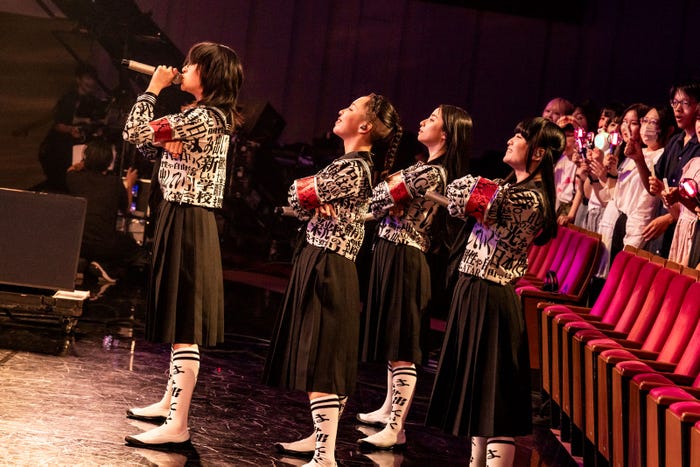 新しい学校のリーダーズ(C)NHK