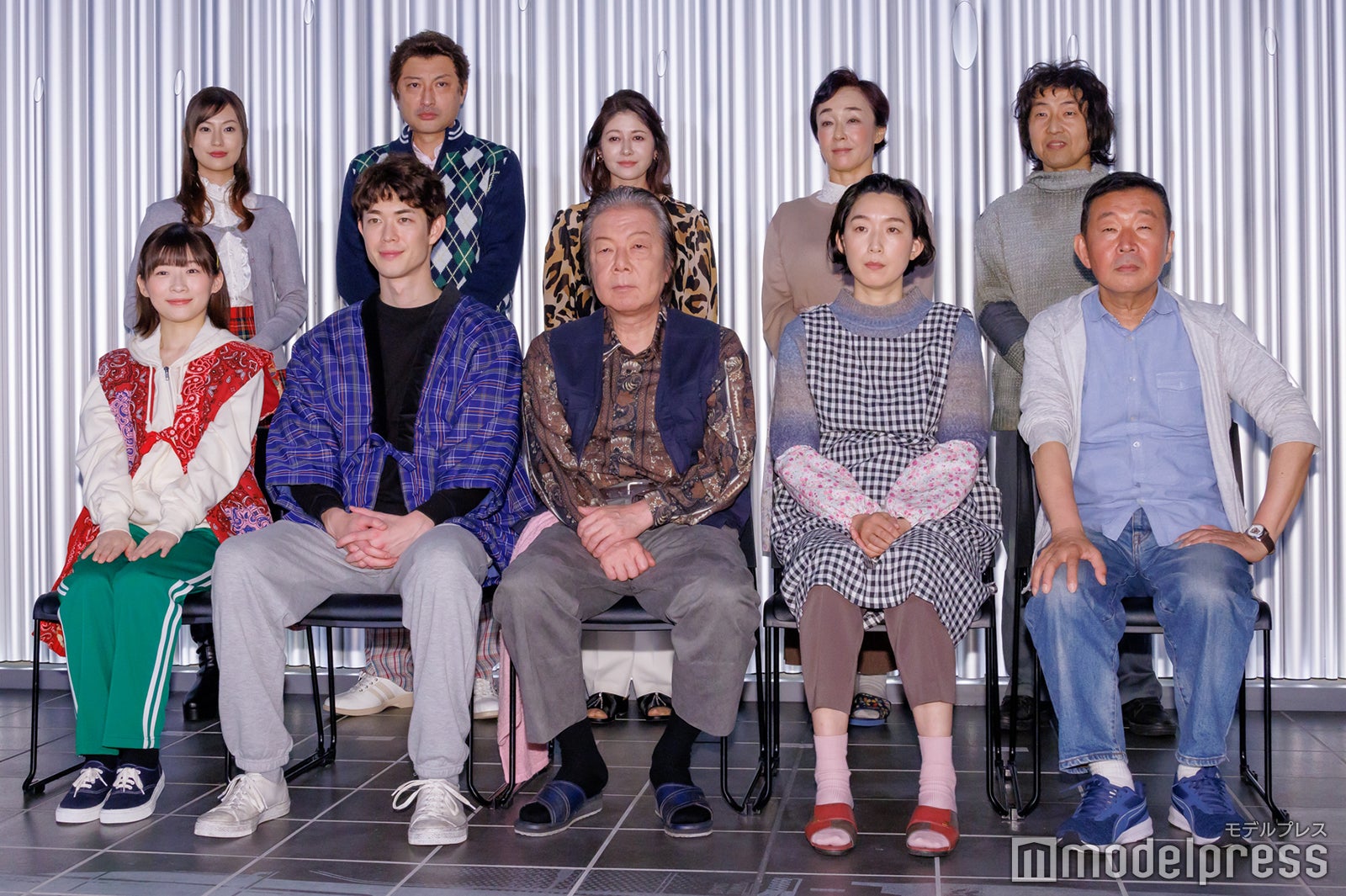 （上段左から）恒松祐里、山内圭哉、真木よう子、キムラ緑子、みのすけ（下段左から）伊藤沙莉、宮沢氷魚、古田新太、江口のりこ、鄭義信氏（C）モデルプレス