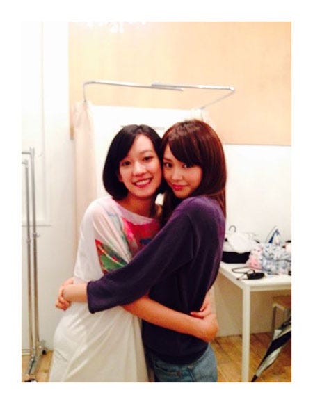 桐谷美玲、モン・ガンルーとのハグ/桐谷美玲オフィシャルブログ(Ameba)より