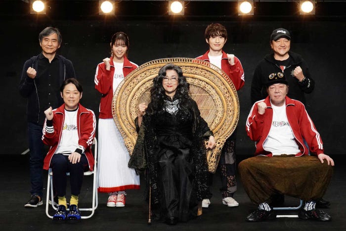 (後列)中島かずき、西野七瀬、浜中文一、いのうえひでのり(前列)阿部サダヲ、木野花、古田新太「月影花之丞大逆転」製作発表/撮影:田中亜紀