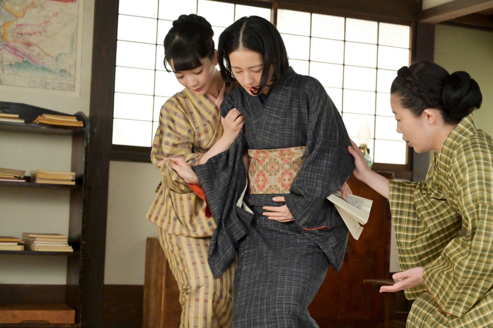 見上愛、上坂樹里ら「風、薫る」第107話（C）NHK