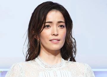知念里奈 20歳長男が「ハンガリー国立バレエ団入団」報告 16年に井上芳雄と再婚、次男は8歳に