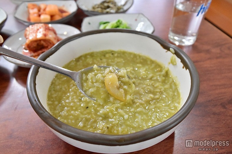 アワビ粥（C）モデルプレス