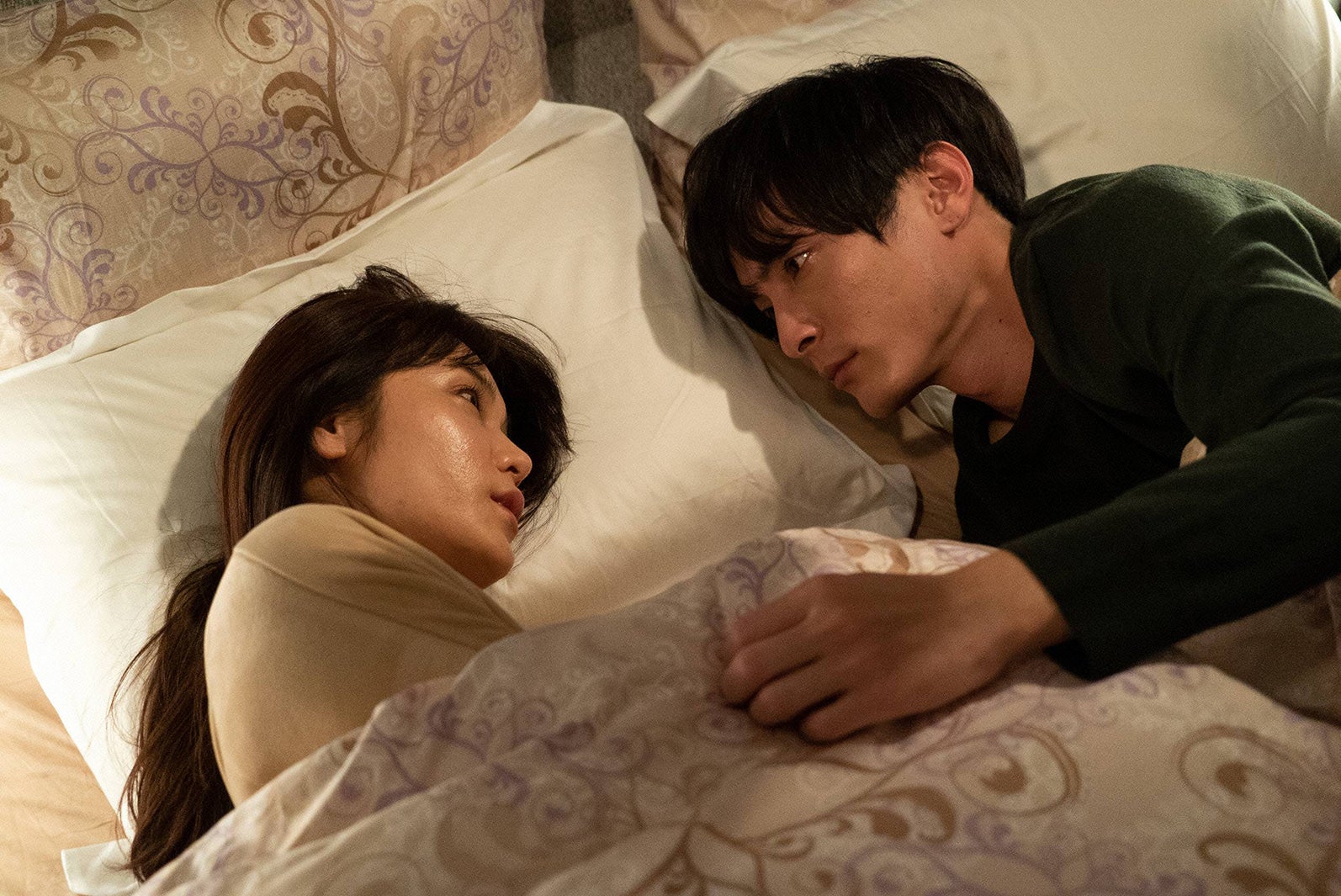 山口紗弥加、高良健吾／「モトカレマニア」第4話より（C）フジテレビ