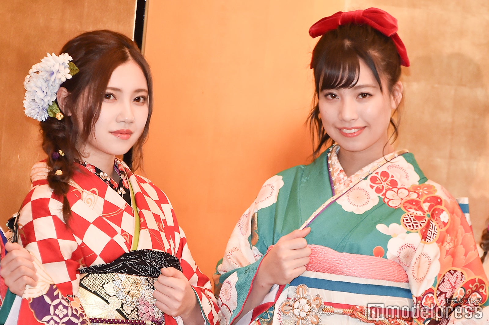 北川綾巴、荒井優希／AKB48グループ成人式記念撮影会 （C）モデルプレス