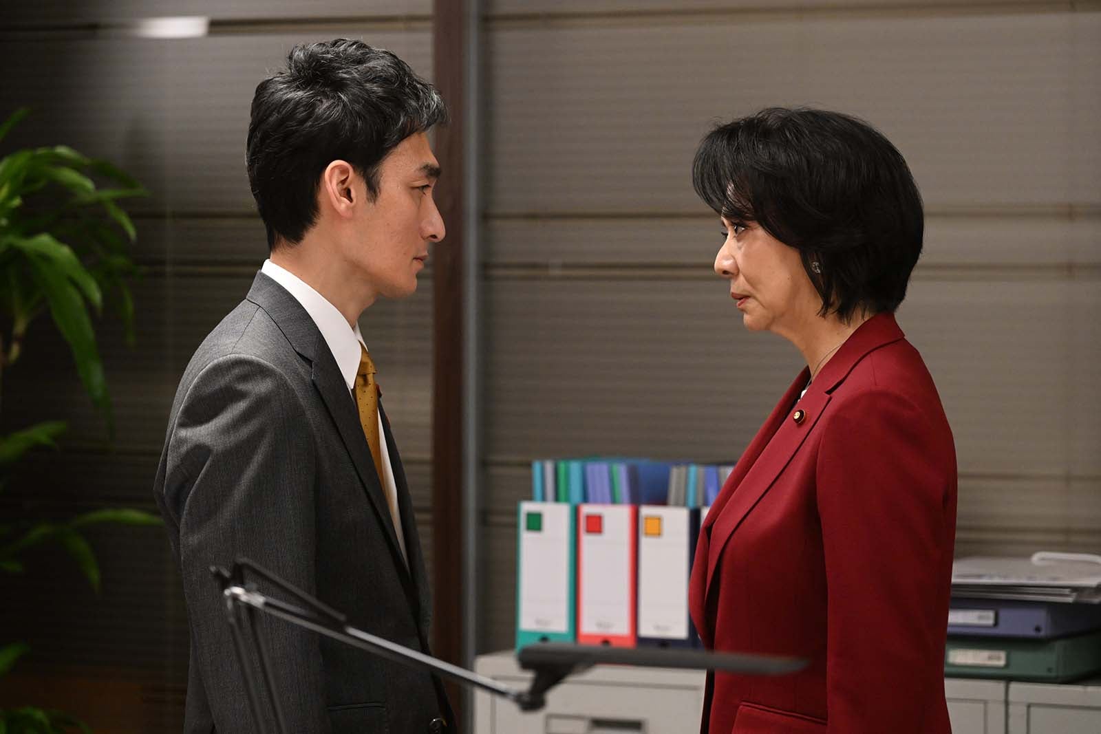 草なぎ剛、片平なぎさ 「罠の戦争」第7話より（C）カンテレ