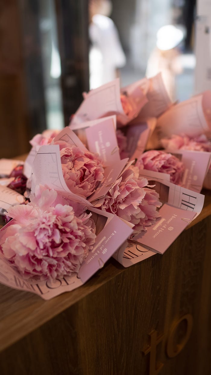 お知らせ付の花束(提供写真)