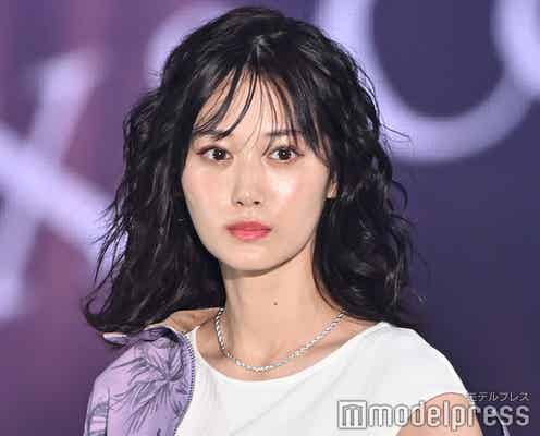 山下美月「ガルアワ」トップバッター務める ウェーブヘアで印象チェンジ【GirlsAward 2025SS】