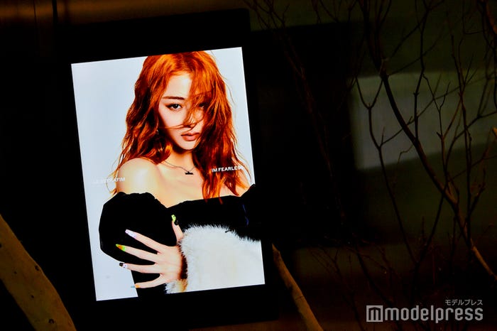 「LE SSERAFIM 2024 S/S POP UP IN TOKYO」内観(C)モデルプレス