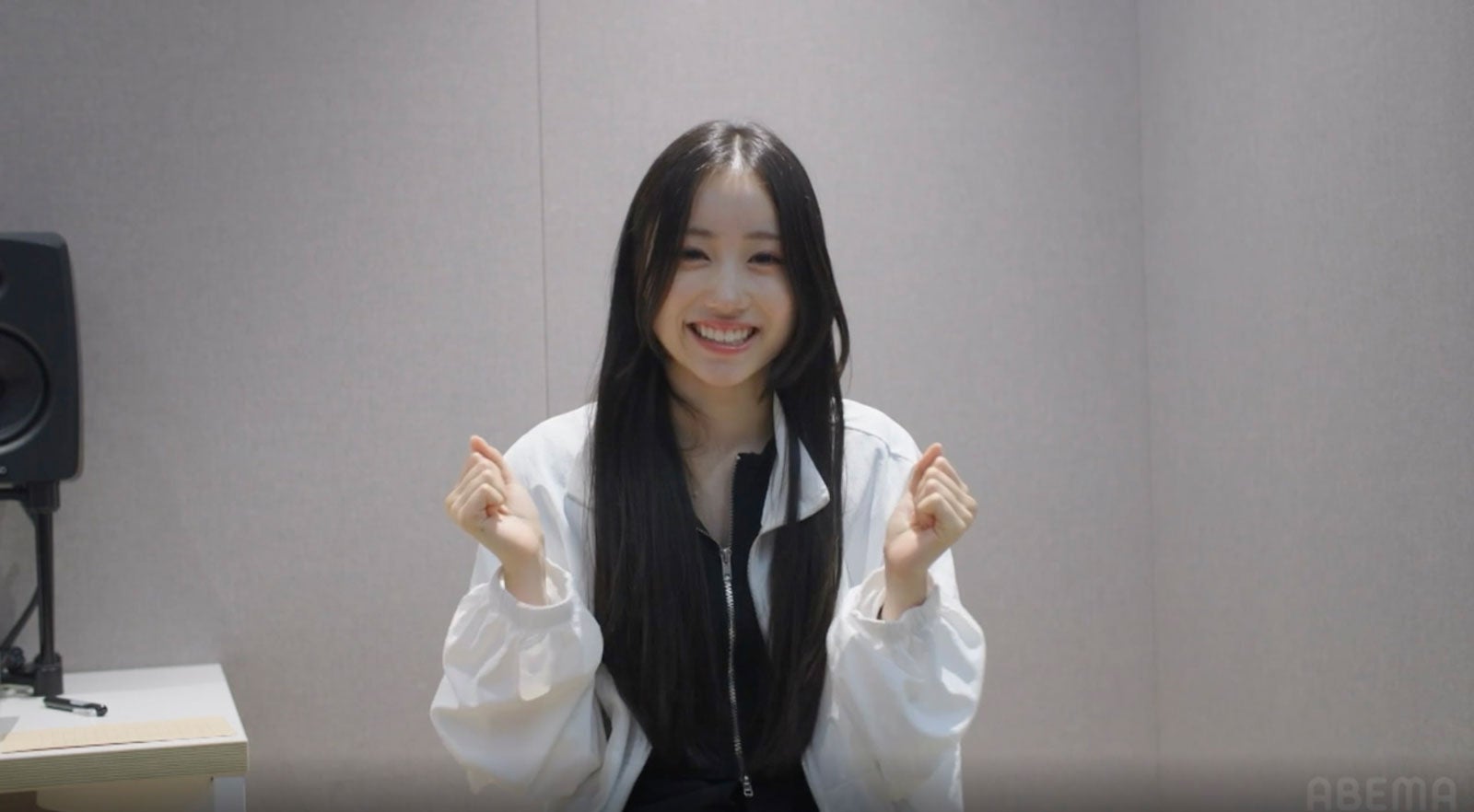 メイ「The Debut：Dream Academy」（C）HYBE UMG LLC.