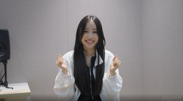 メイ「The Debut:Dream Academy」(C)HYBE UMG LLC.