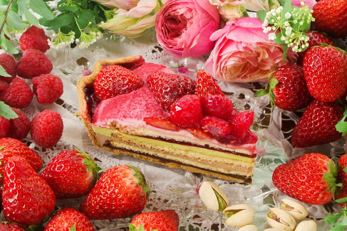 結晶型 赤いフルーツのオペラタルト