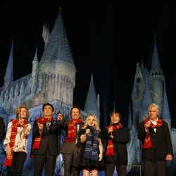 USJの新アトラクション「ウィザーディング・ワールド・オブ・ハリー・ポッター」のオープン日記念式典の様子/左から2番目・安倍信三首相