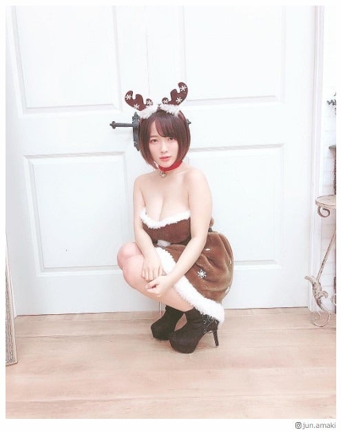 天木じゅん、“豊満バスト全開”セクシーXmasコスプレの数々に「最強」の声