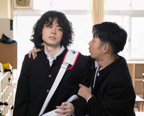 菅田将暉、学ラン姿公開 仲野太賀&神木隆之介と高校時代の場面写真解禁<コントが始まる>