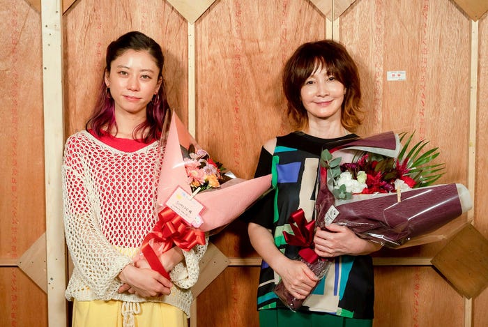 (左から)SUMIRE、YOU(C)カンテレ