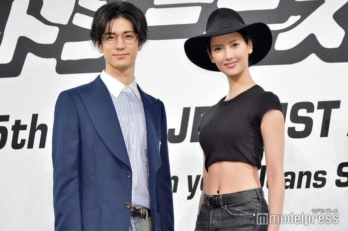 「ベストジーニスト2018」一般選出部門を受賞した(左から)中島裕翔、菜々緒(C)モデルプレス