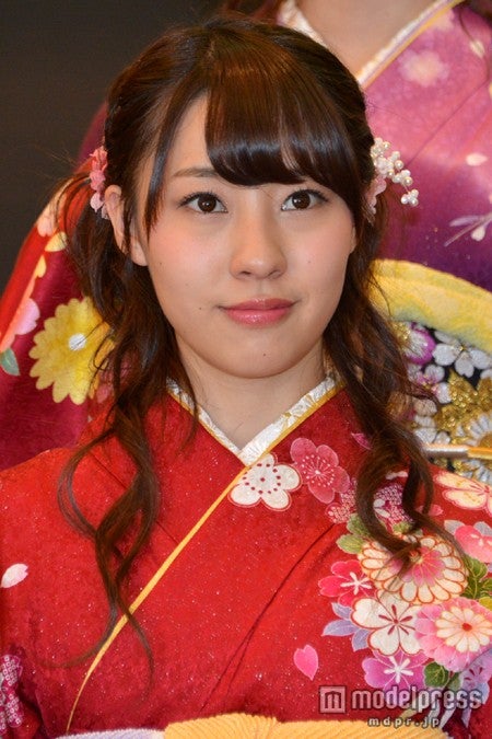 「AKB48グループ 2014年成人メンバー 成人式記念撮影会」に参加した藤江れいな