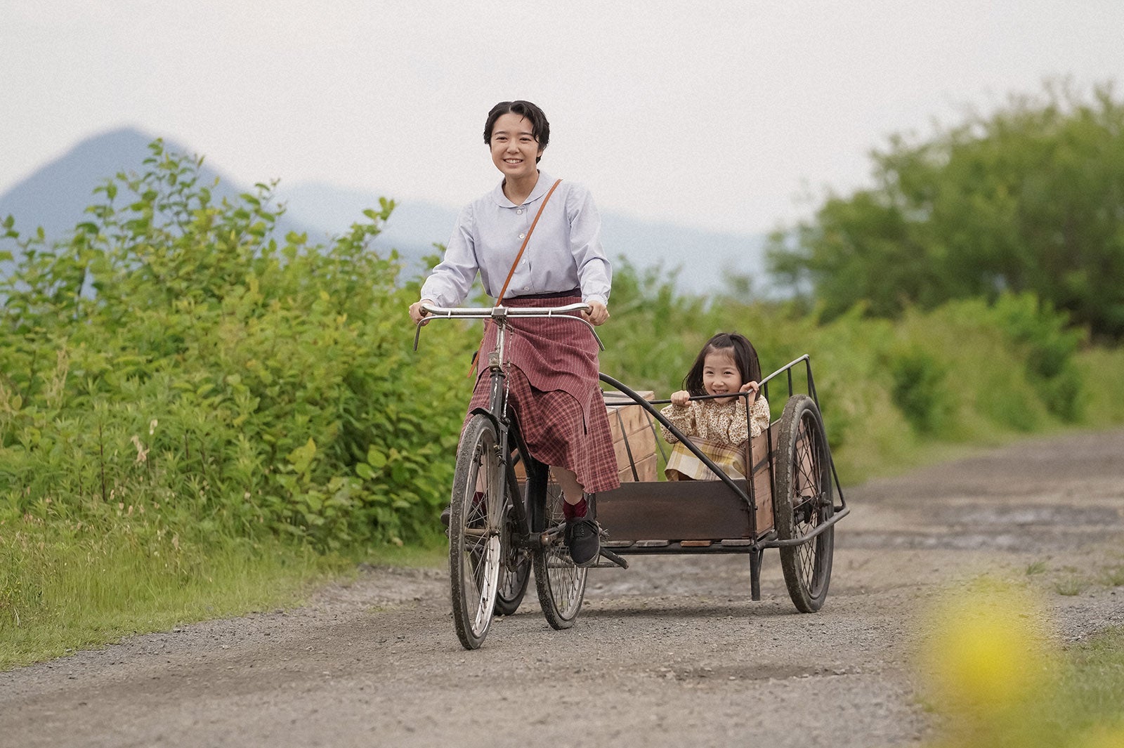 上白石萌音、中野翠咲（C）NHK