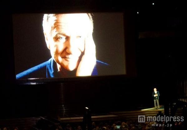 名優・故ロビン・ウイリアムズ氏への追悼メッセージのステージも行われた。/米国現地時間25日NOKIAシアター(ロサンゼルス)にて撮影/【モデルプレス】