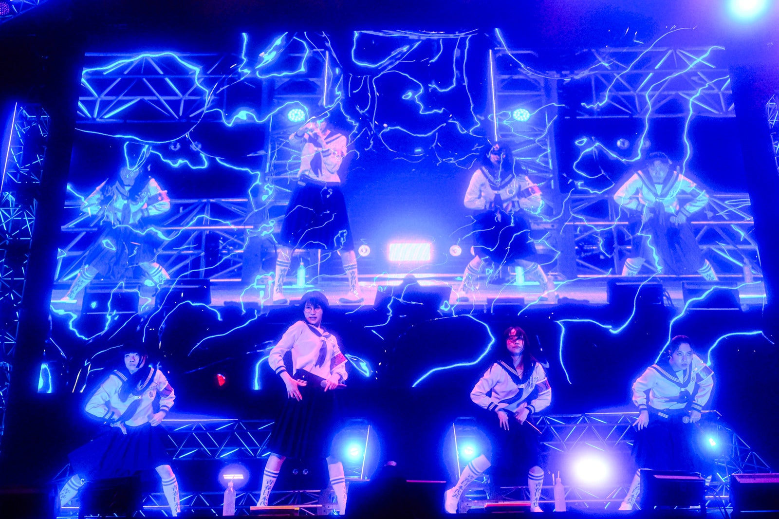 新しい学校のリーダーズ（C）ハタサトシ／高田梓／ヨシモリユウナ