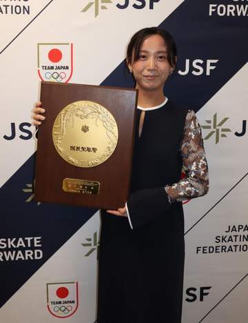 スピードスケート・高木美帆さんが国民栄誉賞受賞 記念品は包丁10本セット「日常的に使えるものがいいなと」「何をどの料理に使うのか勉強しないと」