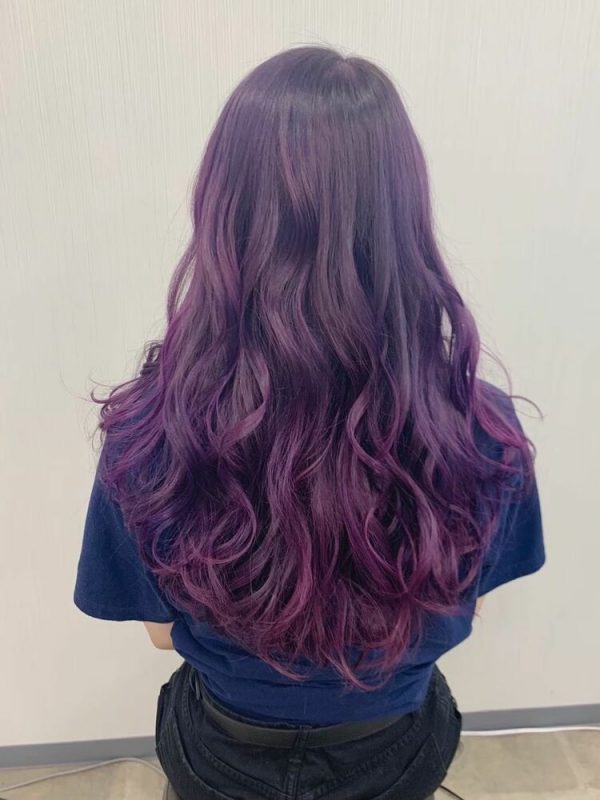 大人に似合う紫ヘアカラー特集 ブリーチあり なし別に叶えるトレンドスタイル モデルプレス 大人に似合う紫ヘアカラー特集 ブリーチあり なし別に叶えるトレンドスタイル モデルプレス