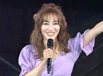 青森出身・新山千春がねぶた祭りに来た 大太鼓叩く「二の腕たくましくて素敵」 33年ぶりの祭り衣装が格好いい