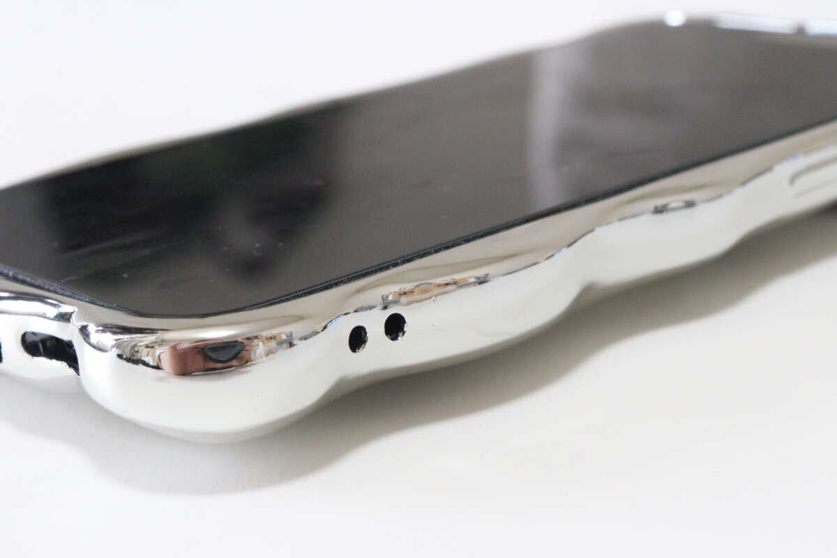 ダイソー　ぽこぽこケース（アイフォーン用、15＆14）　キーホルダー