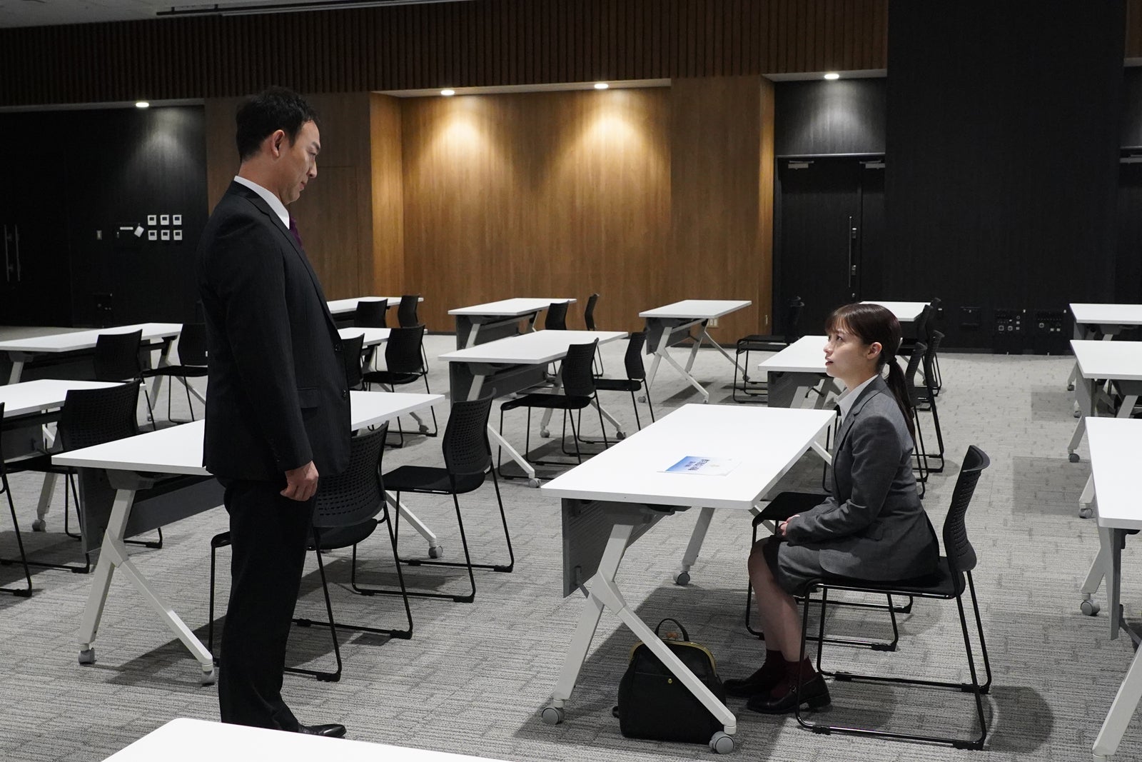 福井晶一、橋本環奈「トクメイ！警視庁特別会計係」最終話より（C）カンテレ