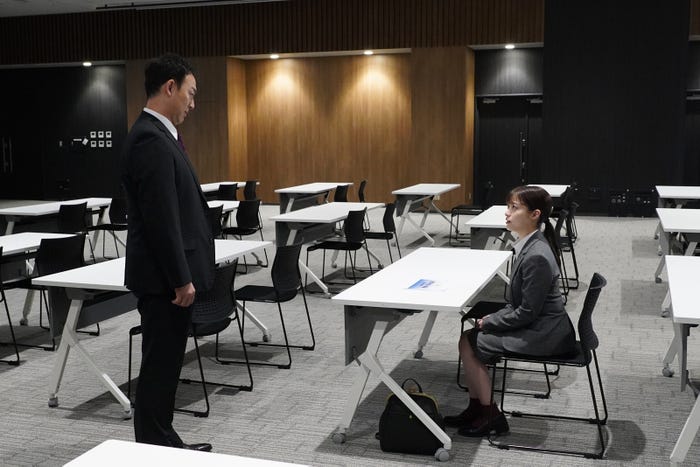 福井晶一、橋本環奈「トクメイ!警視庁特別会計係」最終話より(C)カンテレ