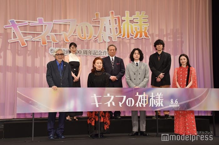 (前列左から)山田洋次監督、宮本信子、菅田将暉、永野芽郁(後列左から)寺島しのぶ、小林稔侍、野田洋次郎(C)モデルプレス
