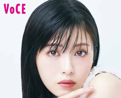浜辺美波、ヘソ出しルックに挑戦 今気になるメイク&肌見せファッション披露