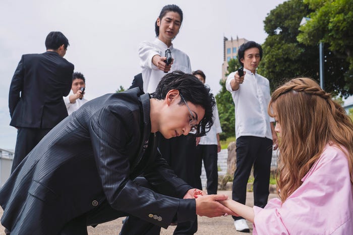 古川雄大、馬場ふみか「恋と弾丸」第7話より(C)箕野希望・小学館/「恋と弾丸」製作委員会・MBS