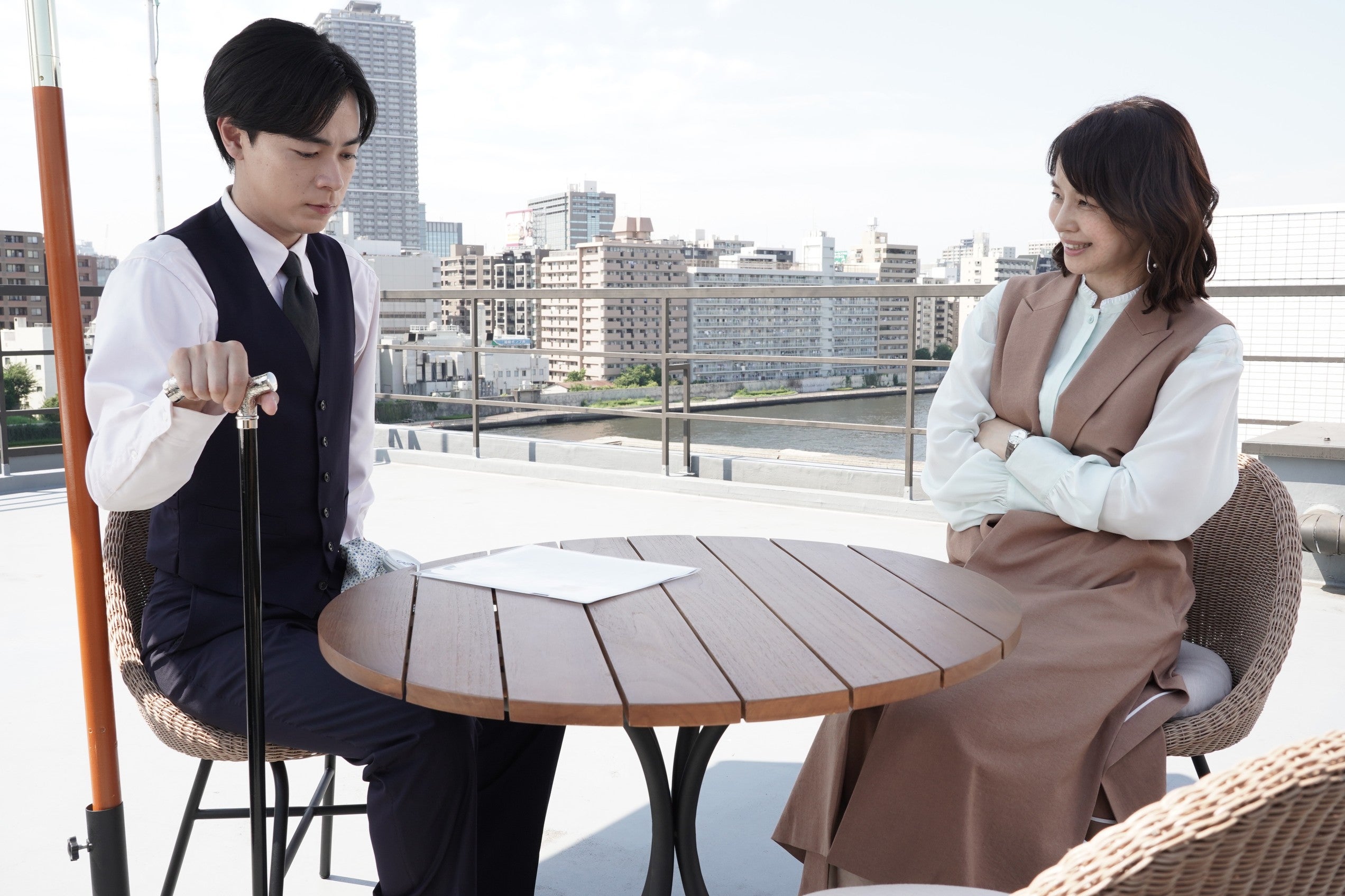 成田凌、石田ゆり子「転職の魔王様」第5話より（C）カンテレ