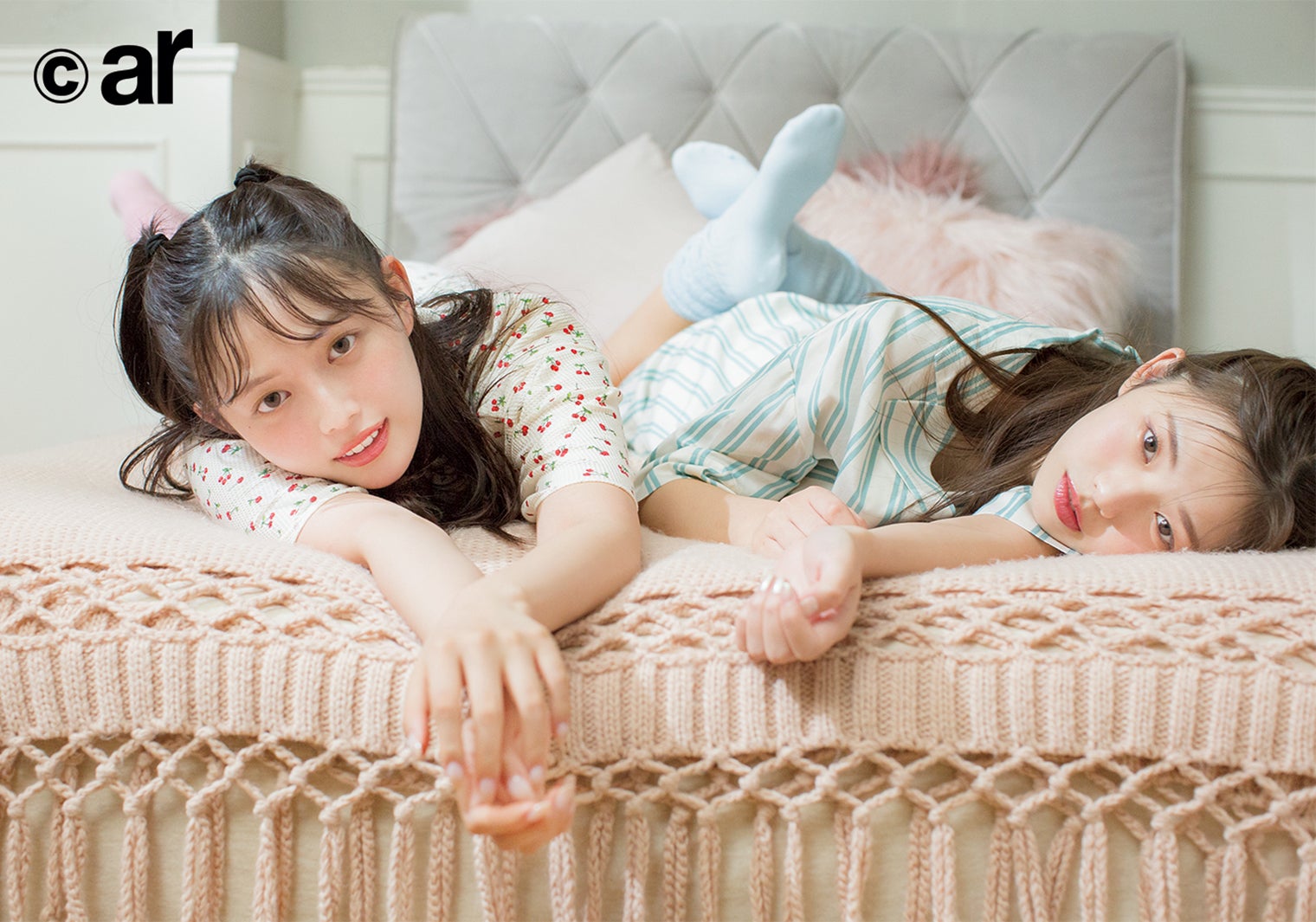 菊地姫奈＆森日菜美、ルームウェア姿で“あざと可愛い”視線にドキドキ