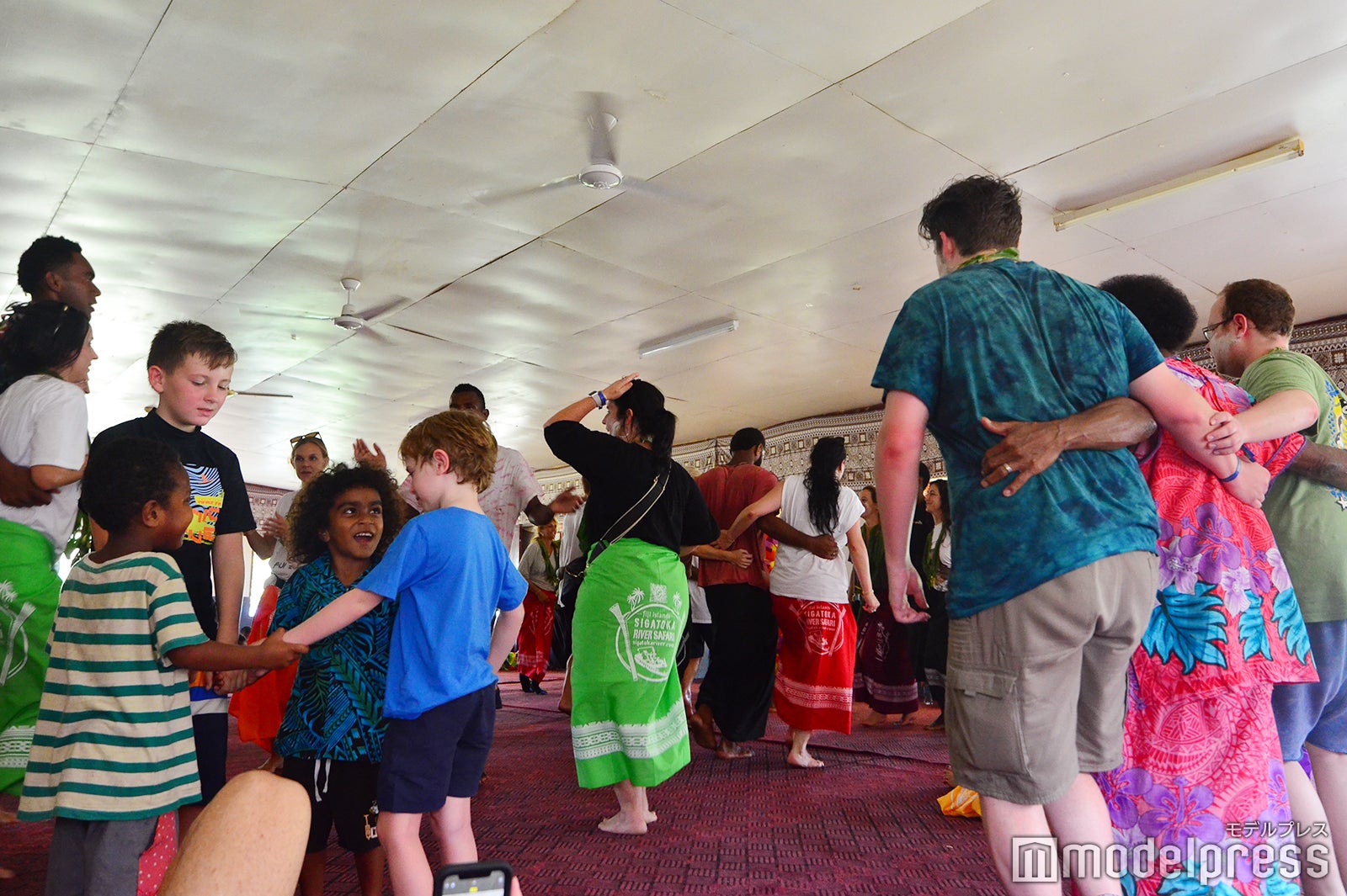 トゥバイラーター（C）モデルプレス