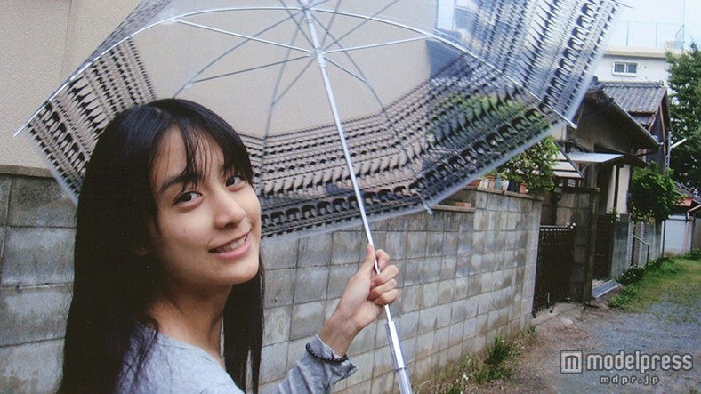 山本美月／「CanCam」4月号CMより（画像提供：小学館）