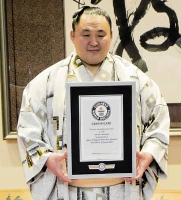 大相撲 鉄人・玉鷲にギネス世界記録認定証「50歳まで？無理です」モンゴルから来日の両親は涙
