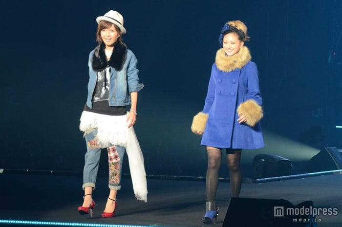 AAA宇野実彩子(左)、伊藤千晃(右)