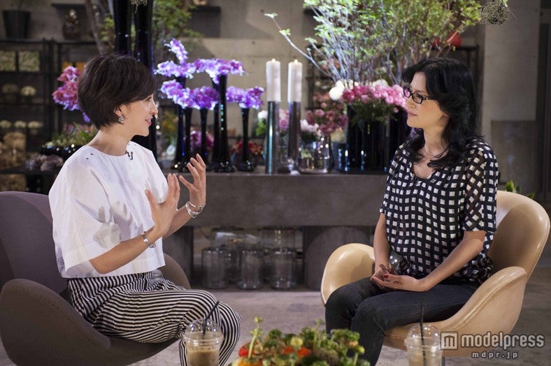 似た境遇に共感しあう滝川クリステル（左）、アンジェラ・アキ（右）／写真提供：NHK