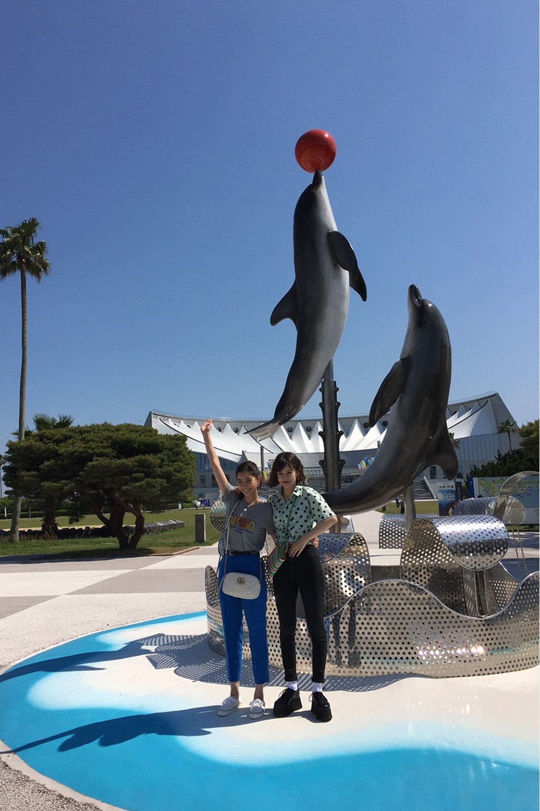 （左から）新木優子、emma（C）TBS