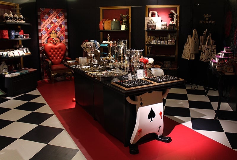 水曜日のアリス／画像提供：株式会社ビルジャン