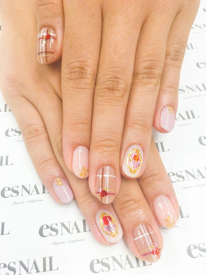 ふんわりチョコレートネイルならバレンタイン後もOK(画像提供:esNAIL)