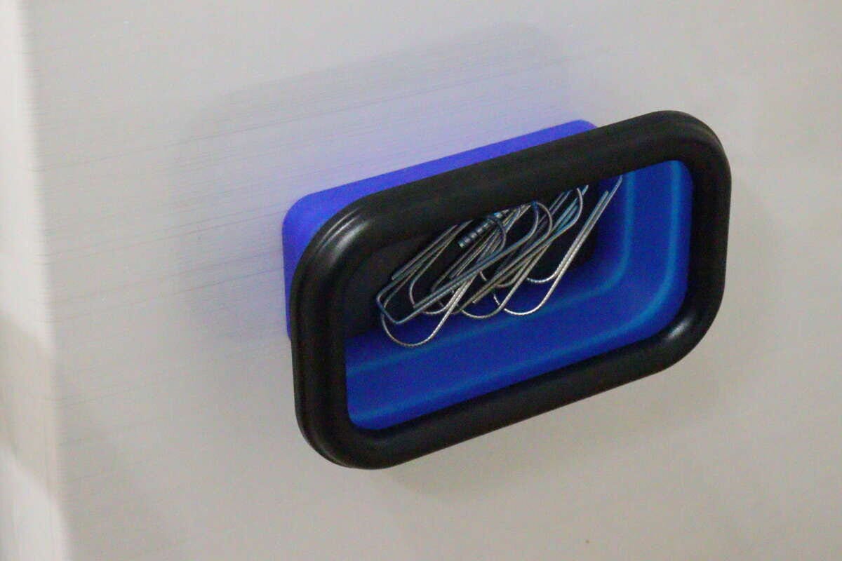 折りたたみ式マグネットトレー（長方形）　貼り付けて保持