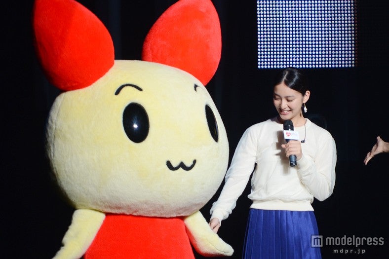 けんけつちゃん（左）、武井咲（右）