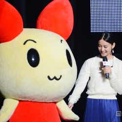 けんけつちゃん(左)、武井咲(右)