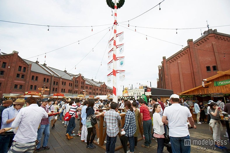 バーカウンター、昨年の様子