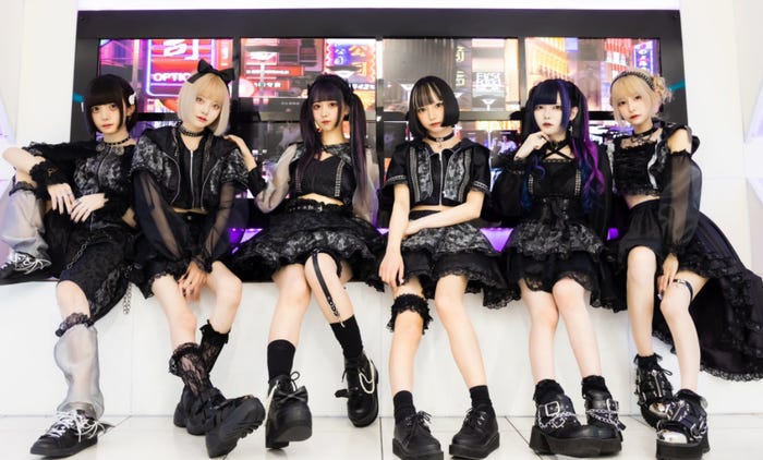 モノクローン、現在のメンバー写真(モノクローン公式Twitterより)